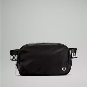 Lululemon Everywhere Belt Bag
